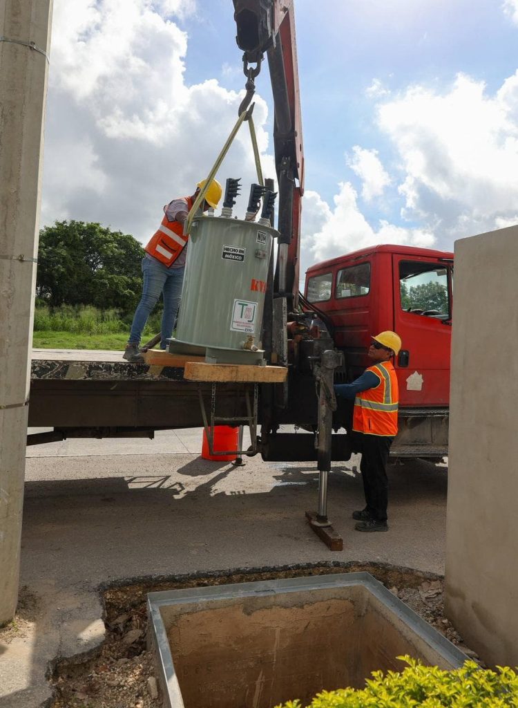 Avance cableado subterráneo en Boulevard Colosio de Cancún: Obra de alumbrado reporta 45% y modernizará 14 KM