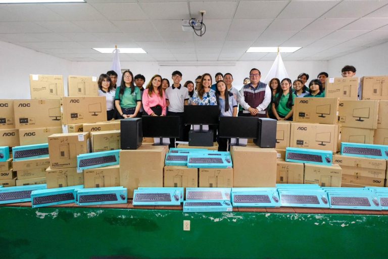 Mara Lezama entrega 110 computadoras: el impacto real en 10 mil estudiantes
