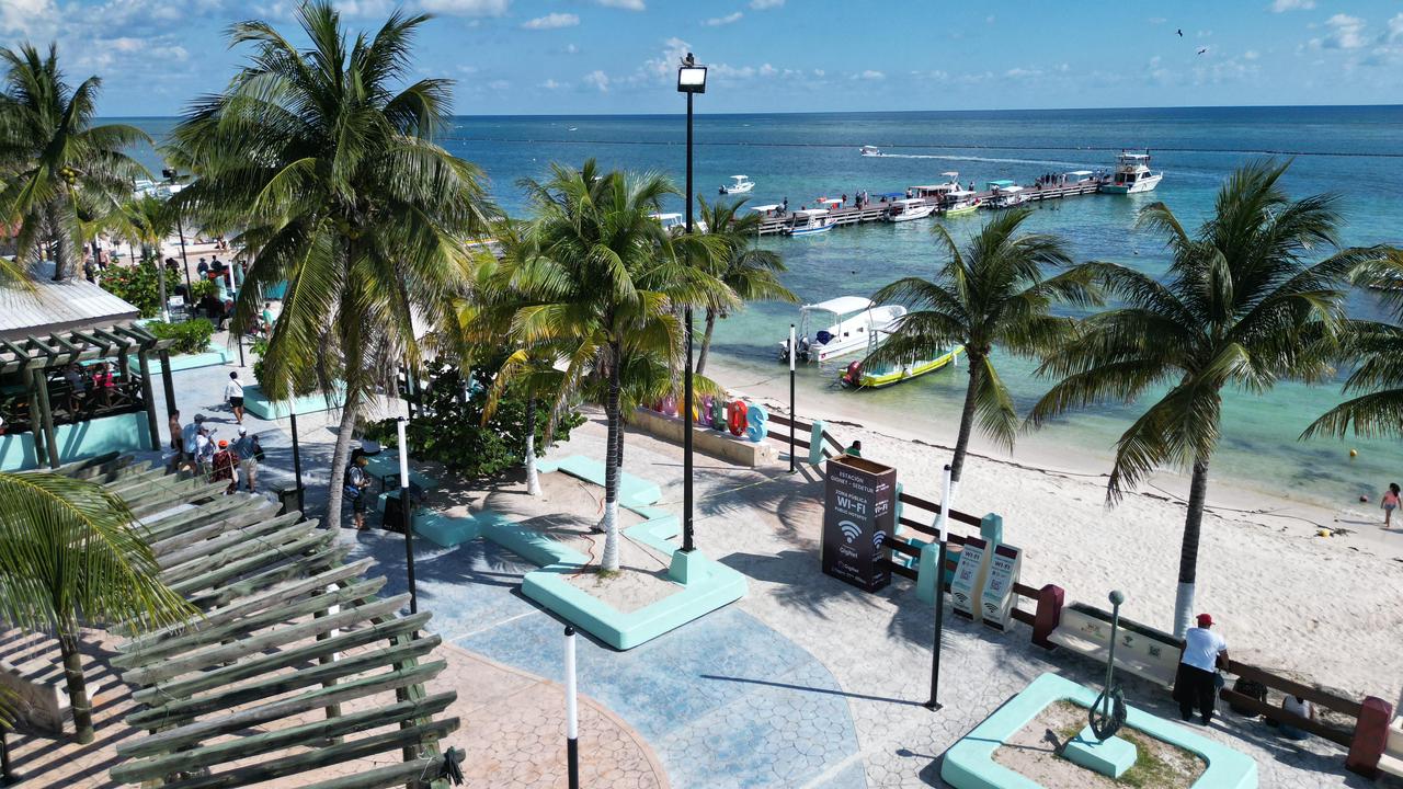 Inauguran módulos de internet público de alta velocidad en Puerto Morelos