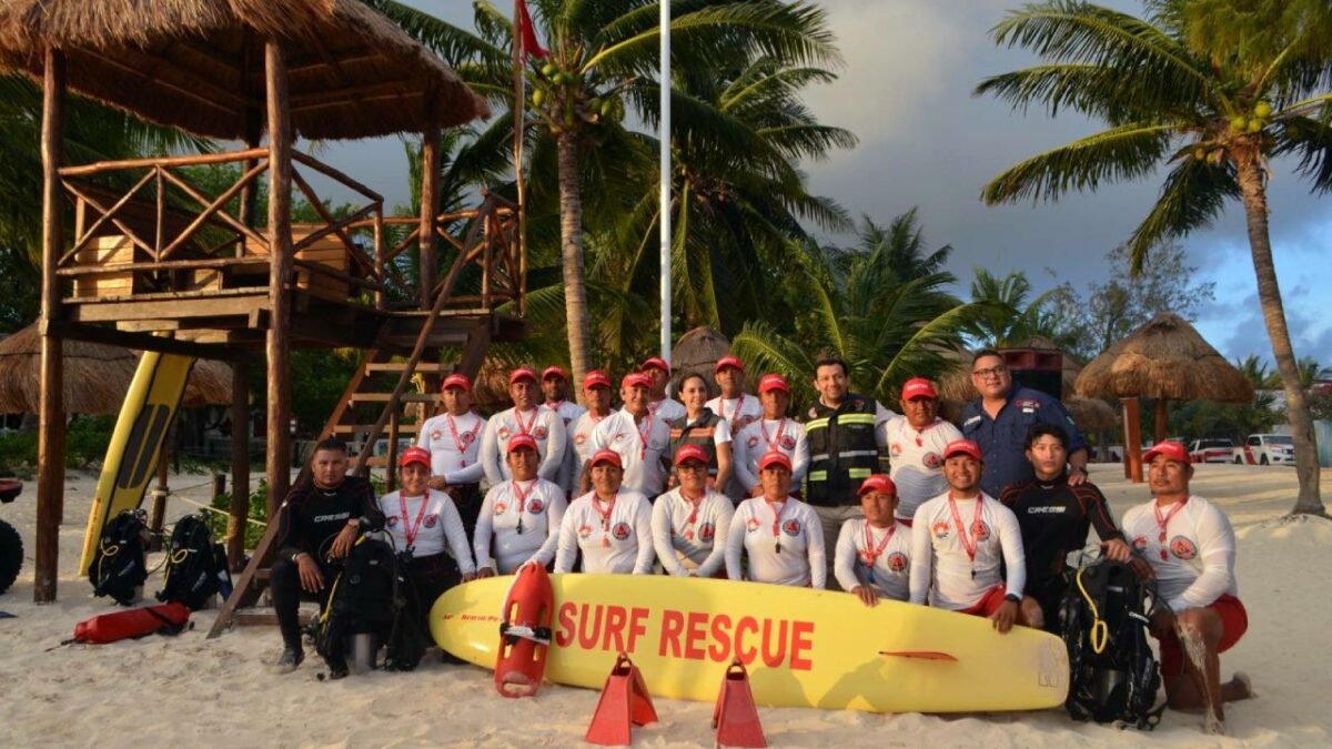 Cancún: Torres de salvavidas con botón de pánico en playas Blue Flag