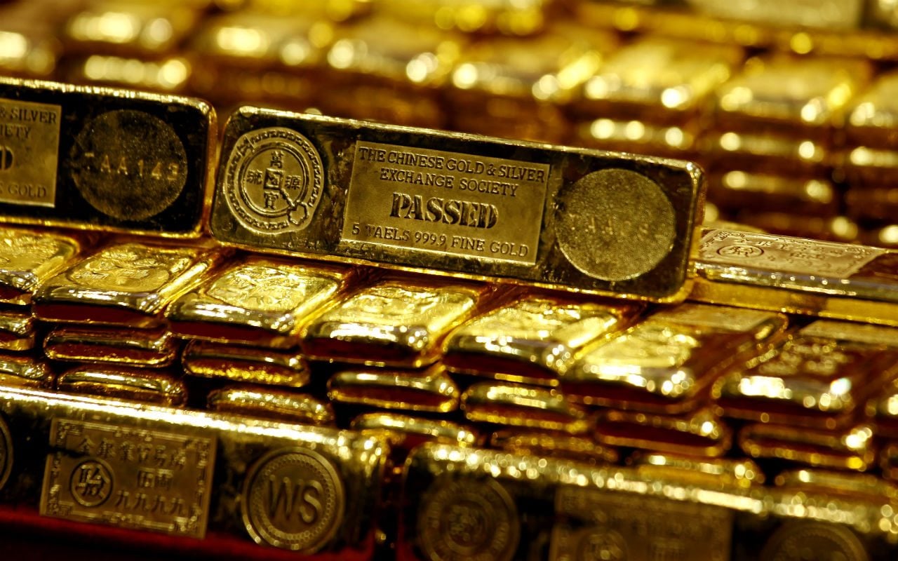 Impacto Warsh: Dólar se dispara, oro cae en desplome histórico