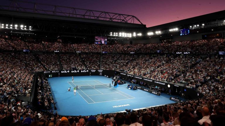 Horarios y dónde ver a Sinner vs. Shelton en cuartos del Abierto de Australia 2026