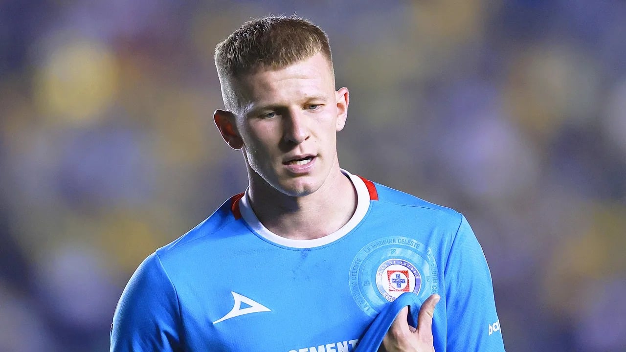 Mateusz Bogusz se va de Cruz Azul: Las cifras del negocio y el costo de la tardanza