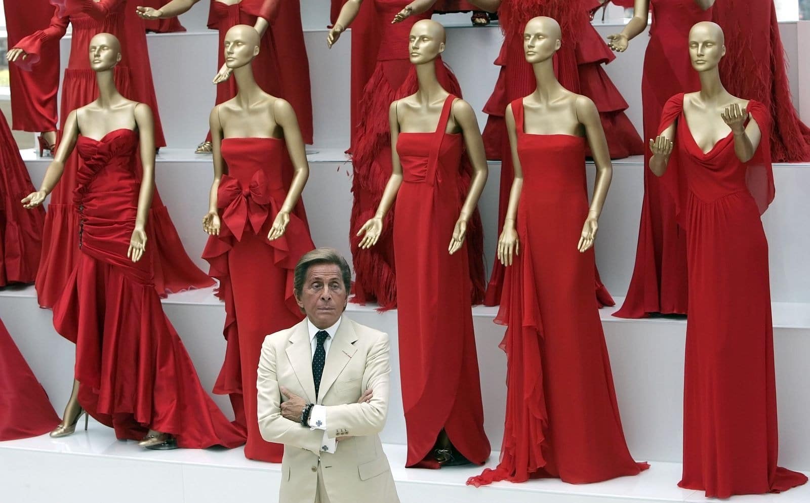 La alquimia detrás del rojo valentino: código pantone y legado