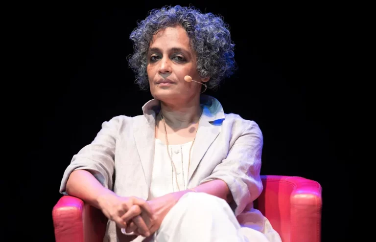 El costo político de la cultura: La anulación de Arundhati Roy en la Berlinale