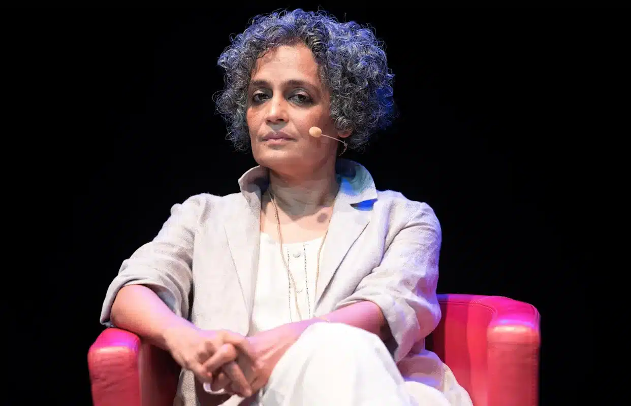El costo político de la cultura: La anulación de Arundhati Roy en la Berlinale