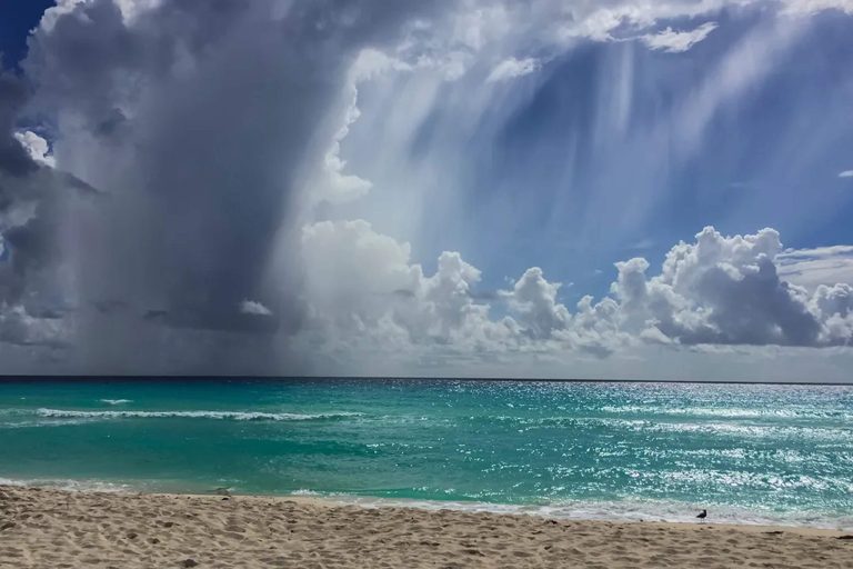El contraste climático golpea Cancún: Pronóstico hora por hora para el 11 de febrero