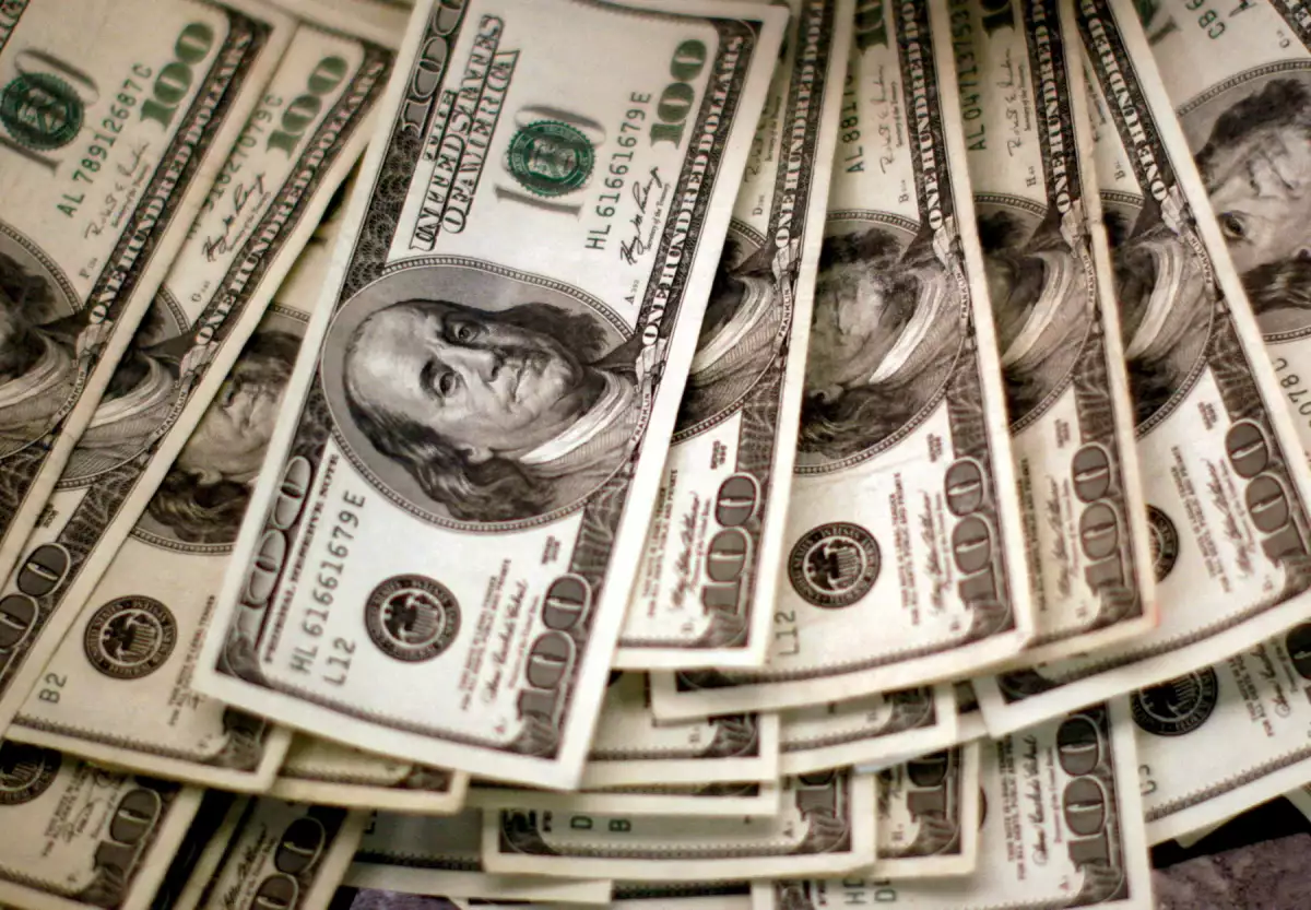 El fortalecimiento del dólar y la caída de los mercados globales