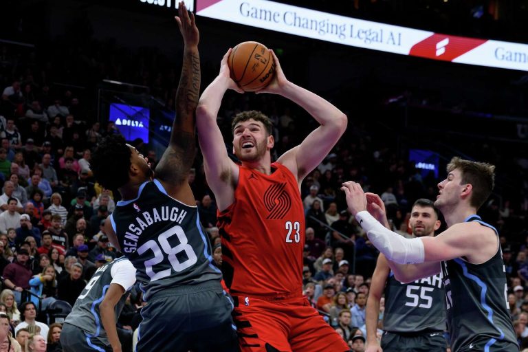 Jrue Holiday y Clingan imponen la hegemonía de Portland ante el Jazz