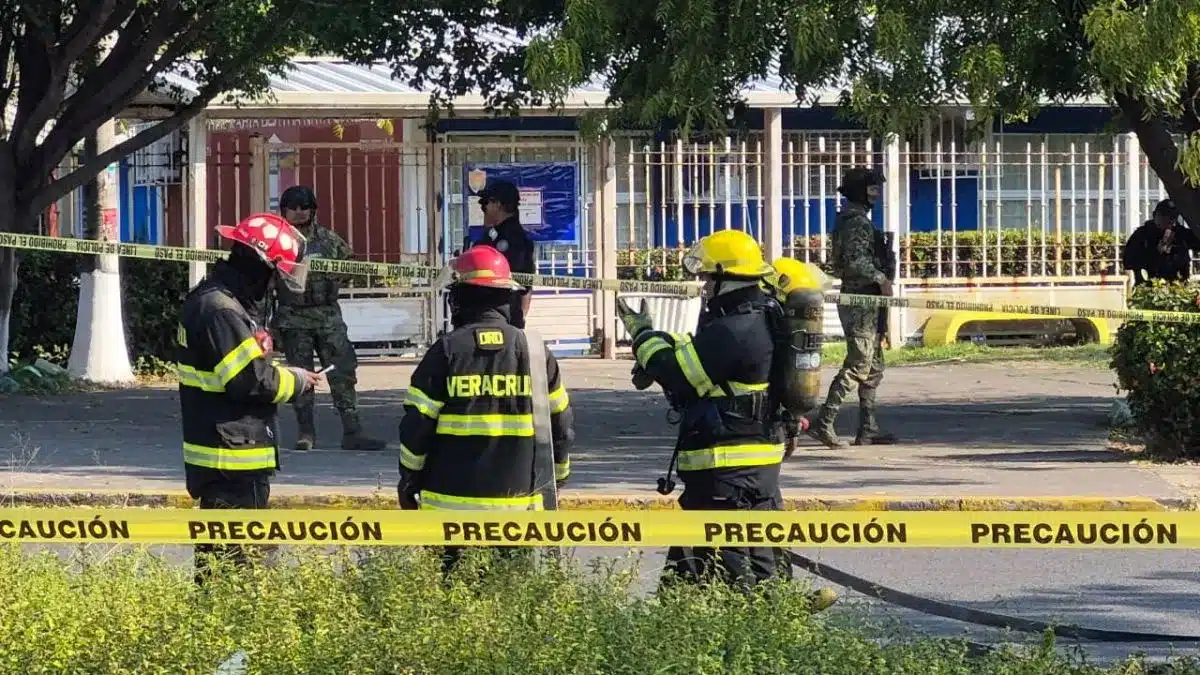 Amenaza de bomba falsa en primaria de Veracruz moviliza a cuerpos de emergencia