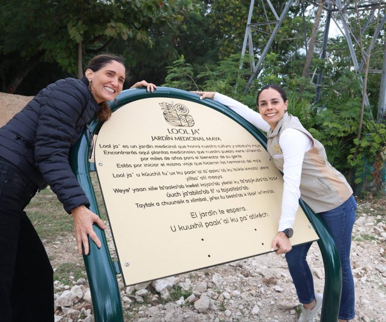 Ana Paty Peralta supervisa el Jardín Medicinal Maya "Lool Ja´" en Cancún
