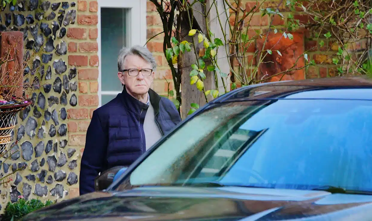Arresto de ex embajador británico Mandelson tras revelaciones del caso Epstein