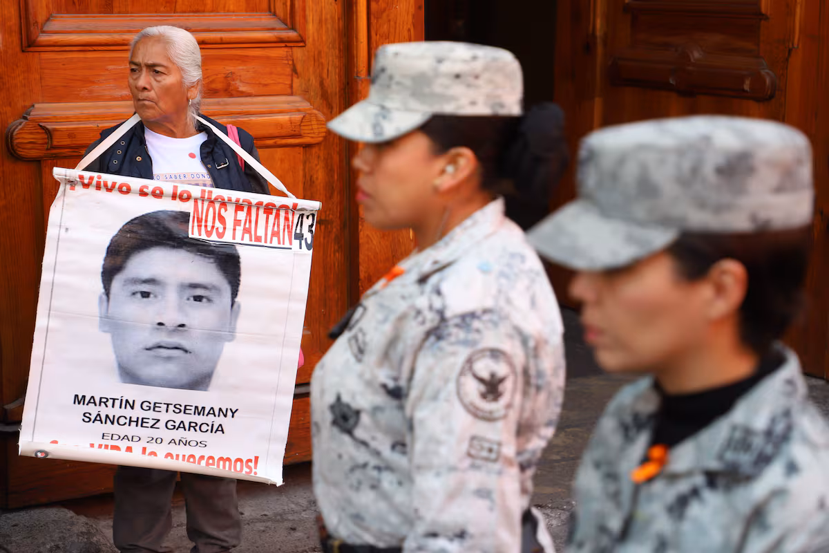 Ayotzinapa: Padres exigen a Sheinbaum archivos militares y diálogo directo