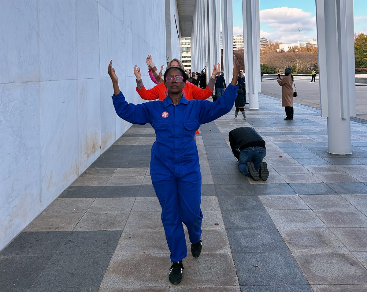 Bailarines denuncian violencia de ICE frente al Kennedy Center