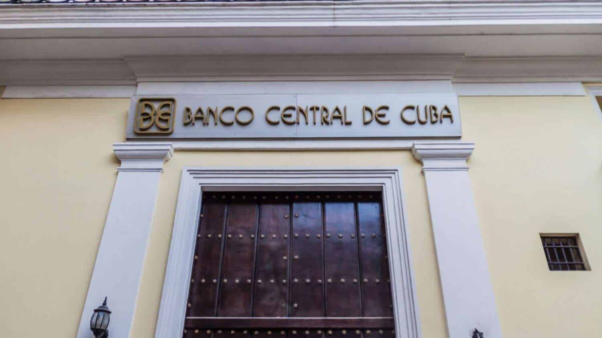 El Banco Central de Cuba ajusta su tasa flotante ante el imparable dólar informal