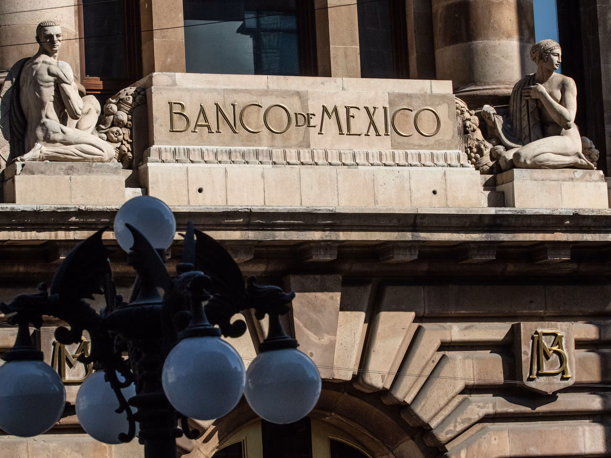 Banco de México frena recortes a la tasa: la mantiene en 7%