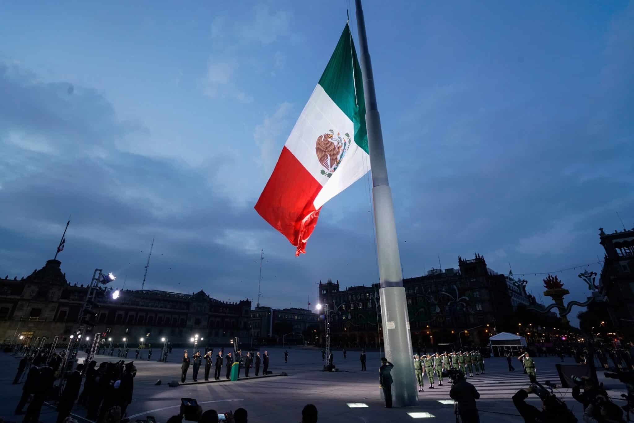 Bandera Nacional: Eje de identidad y transformación política en México