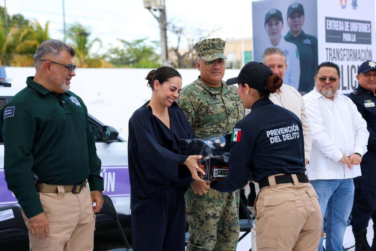 Ana Paty Peralta impulsa transformación policial con 12,902 uniformes estratégicos