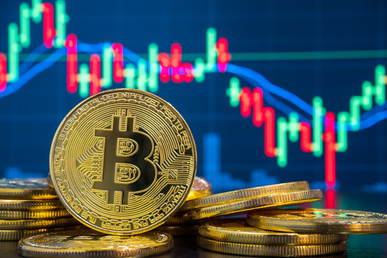 Caída del bitcoin: El activo se sitúa por debajo de los $70,000 y el factor regulatorio