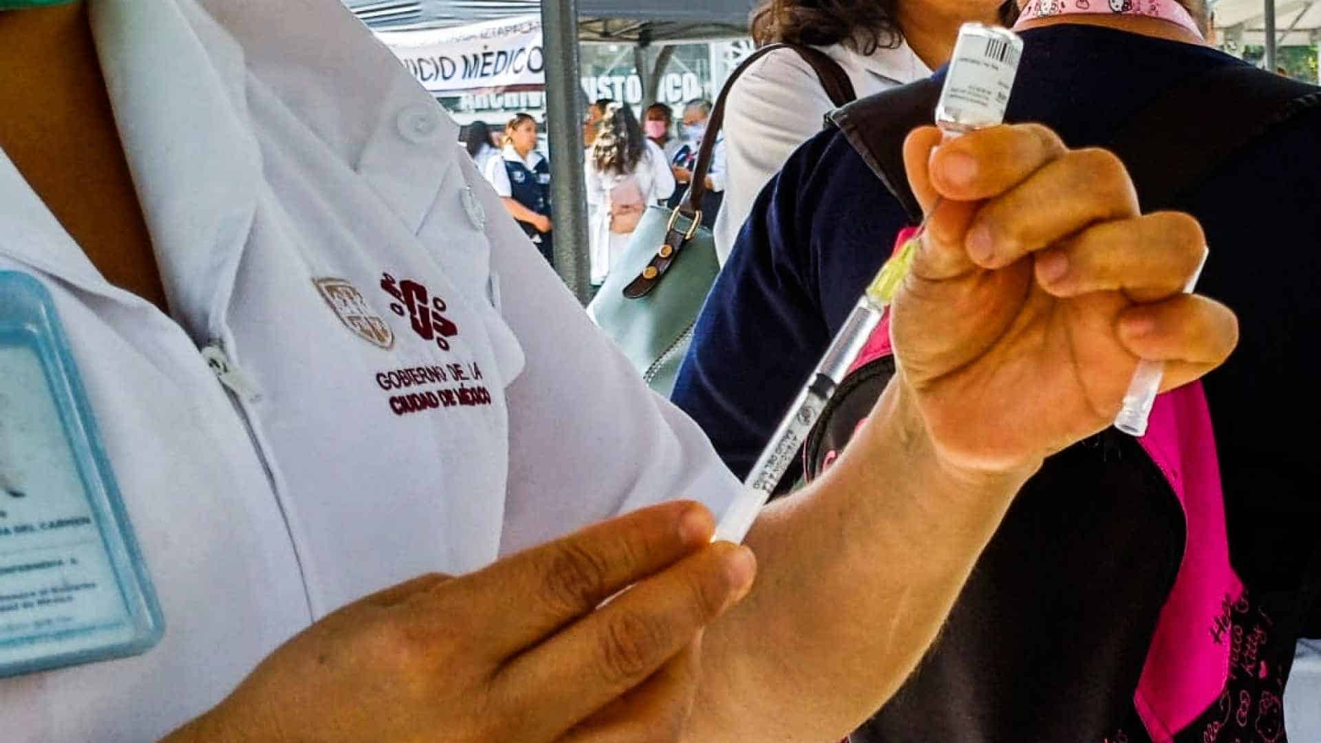Estrategia de vacunación contra sarampión: desabasto y confusión en CDMX 2026
