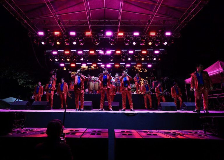 El día que Puerto Morelos superó las 8 mil personas al ritmo de La Arrolladora