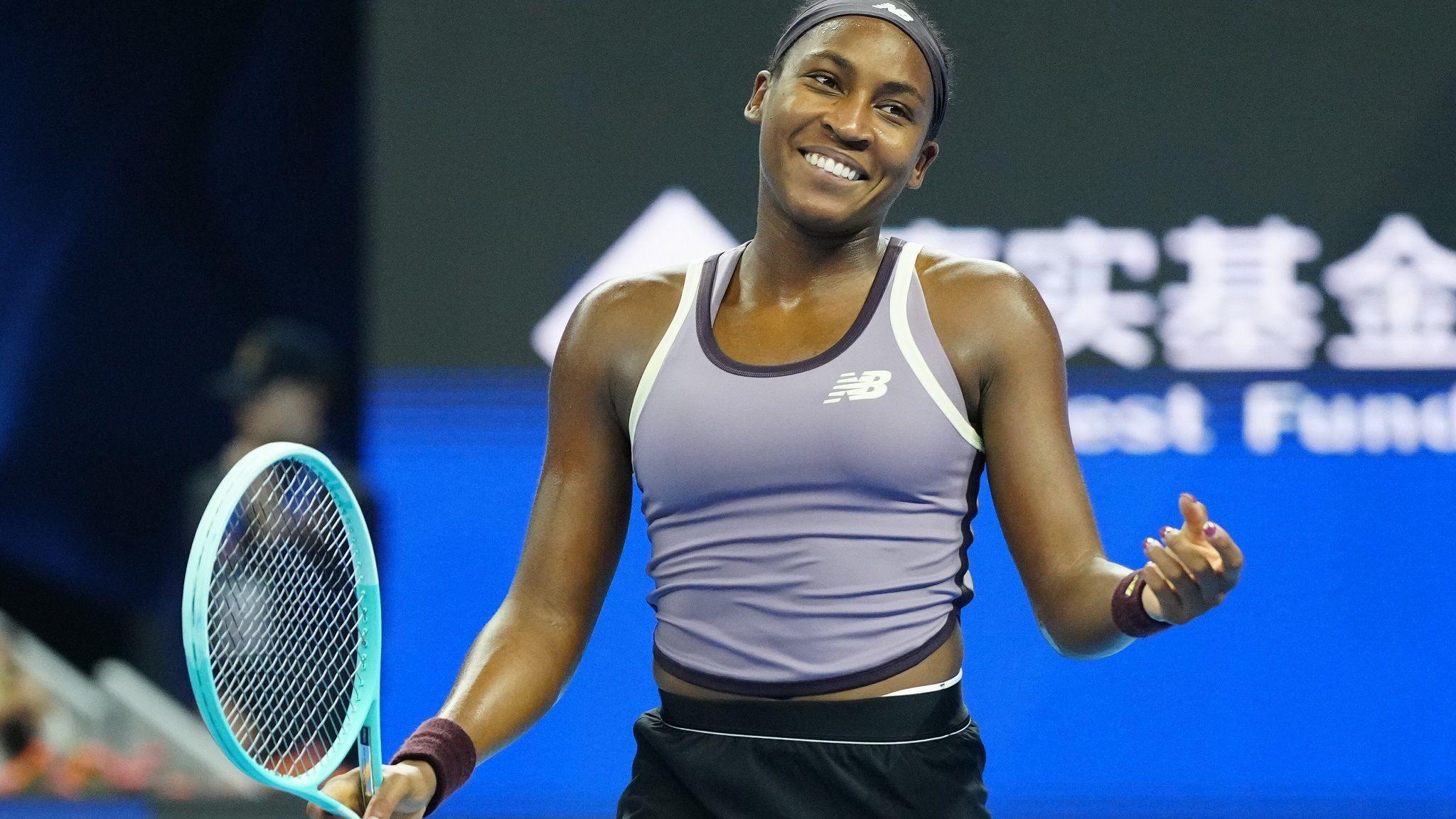 Coco Gauff exhibe músculo en Dubai: Aplasta a Cocciaretto y vuela a octavos
