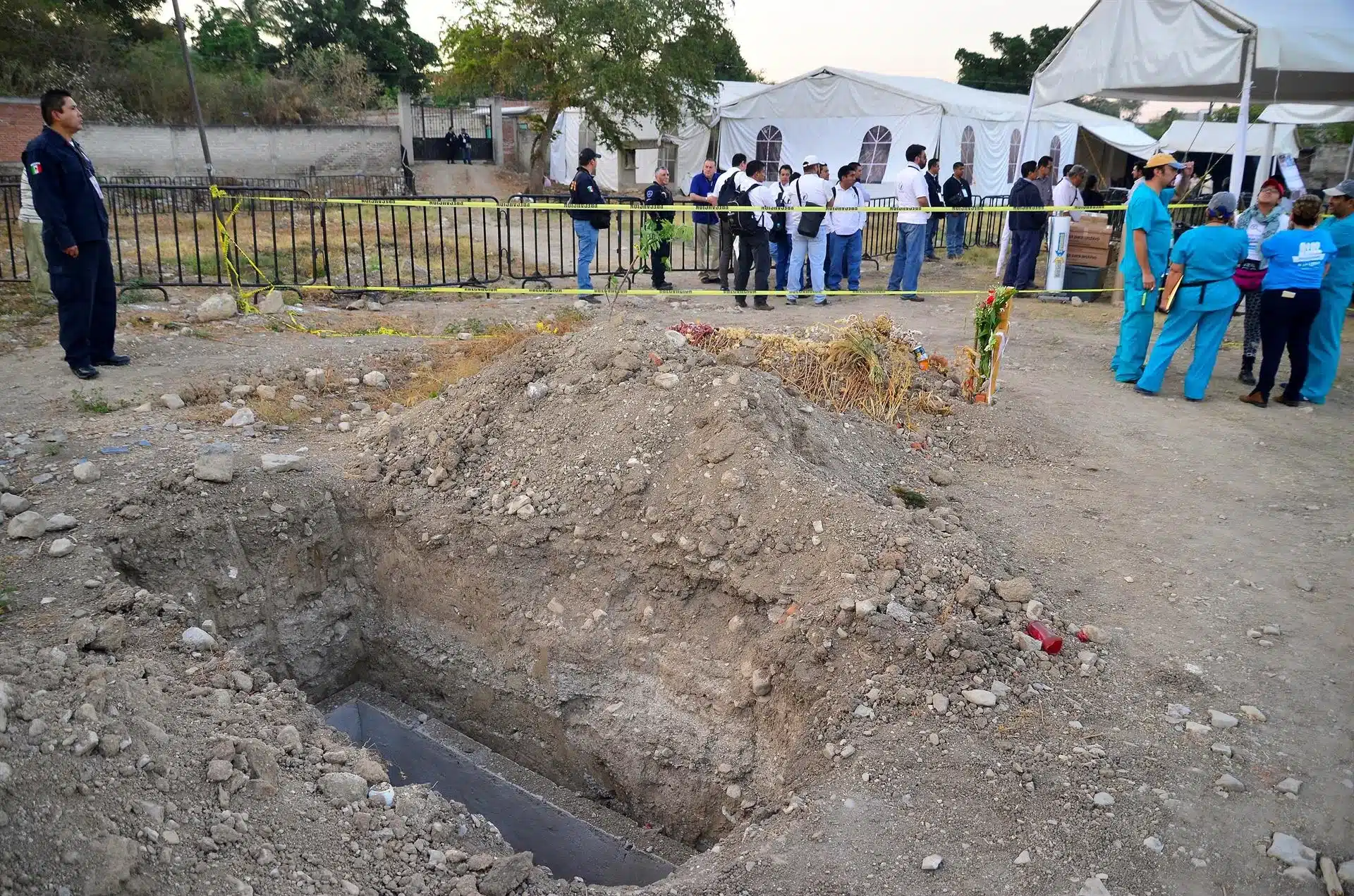Crisis forense: exigen abrir fosas comunes en tres estados