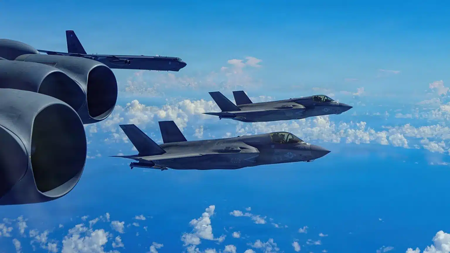 El F-22 Raptor blinda el cielo de Medio Oriente ante ultimátum nuclear