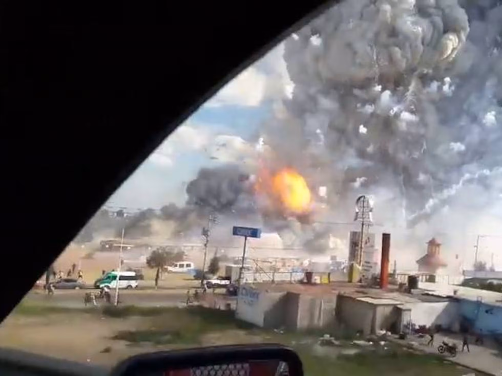 Explosión fatal en taller clandestino de Tultepec; un muerto y exigencia vecinal