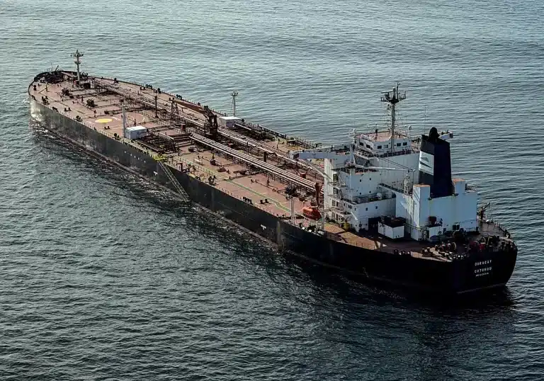 El desafío geopolítico de la "flota fantasma" de 800 barcos bajo sanciones