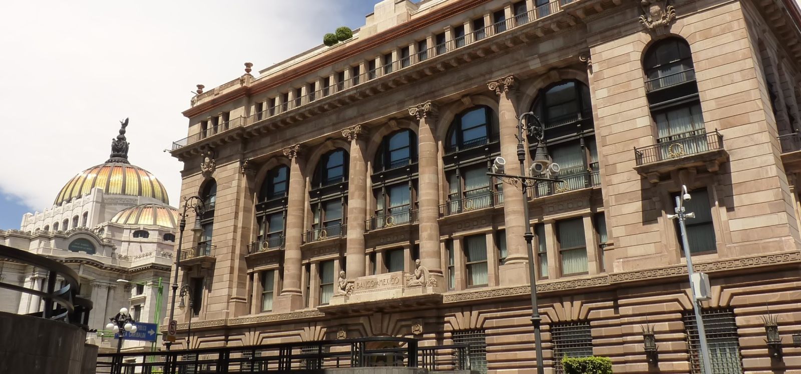 Banca privada mexicana alcanza récord de 304,400 mdp en ganancias en 2025