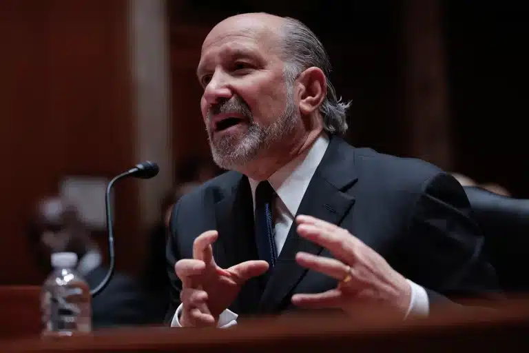Escándalo Epstein: Lutnick niega relación, admite visita y enfrenta críticas