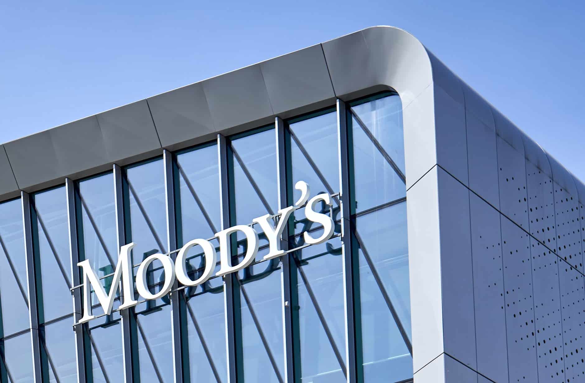 La inteligencia artificial redefinirá la productividad global: Proyección de Moody's