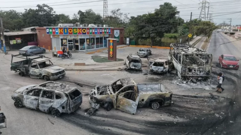 Escalada de violencia: El impacto digital de narcoinfluencers y desinformación tras la muerte de El Mencho