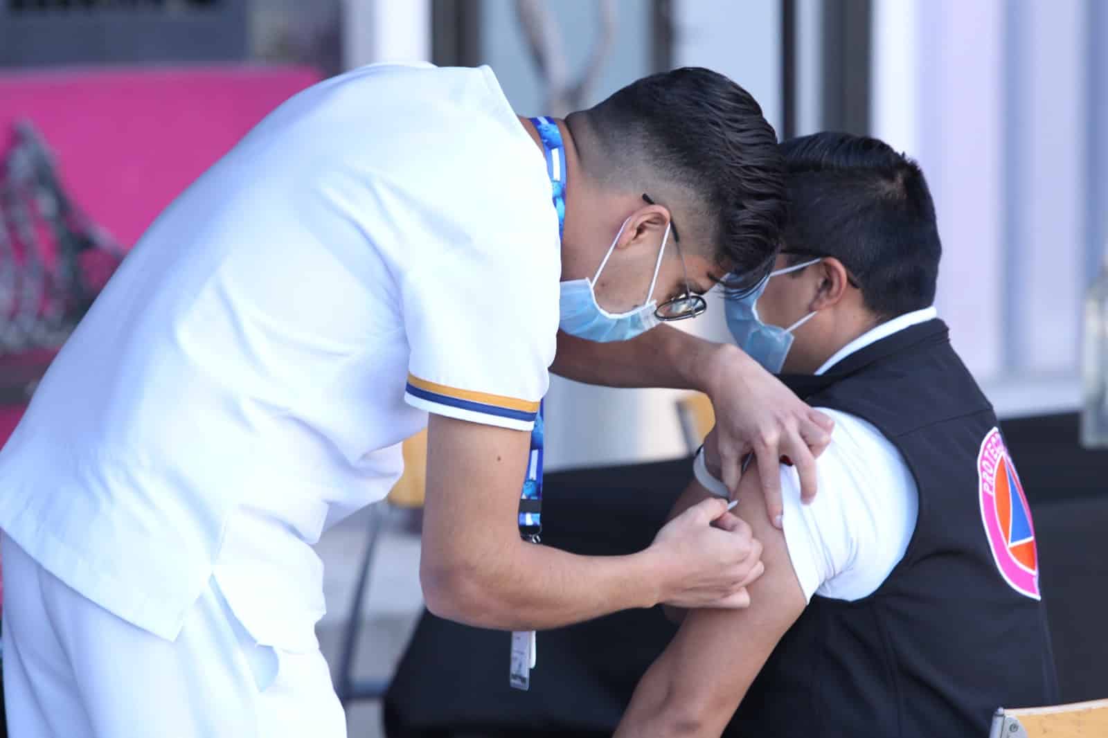 Estrategia de salud preventiva del INE: Vacunación esencial para su personal