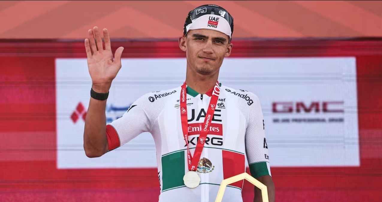 Isaac del Toro resiste en el Top 10 del UAE Tour tras dura jornada de montaña