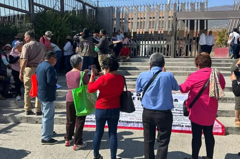 Jubilados de Guerrero exigen pagos: ¡Basta de retrasos y maltrato!