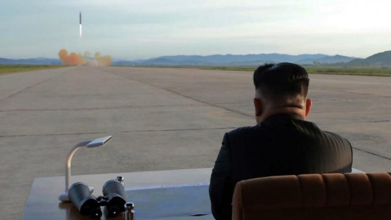 Kim Jong-un despliega lanzacohetes con capacidad nuclear y lanza una advertencia directa a Occidente