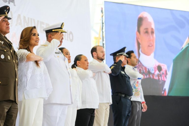 Liderazgo femenino y juventudes: México fortalece civismo en Día de la Bandera