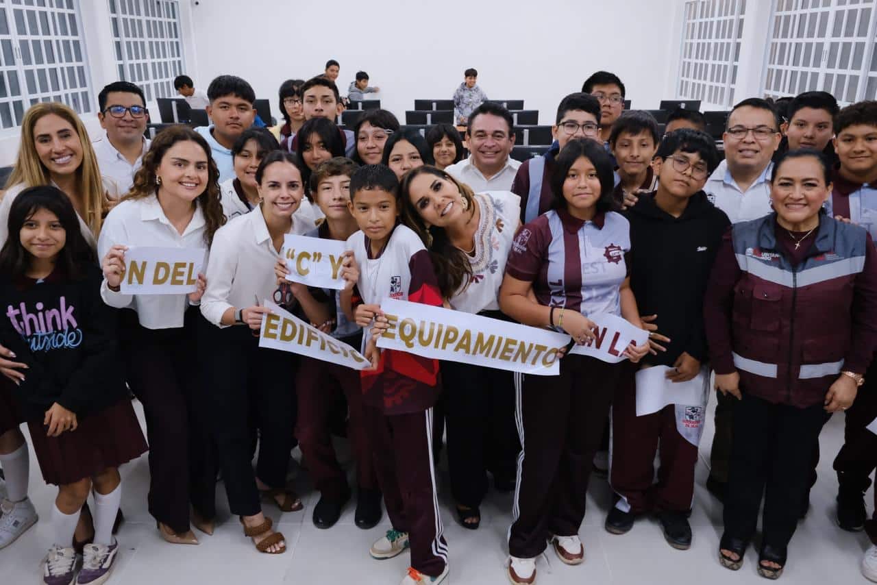 Mara Lezama y Ana Paty entregan Edificio C y taller de cómputo en Cancún