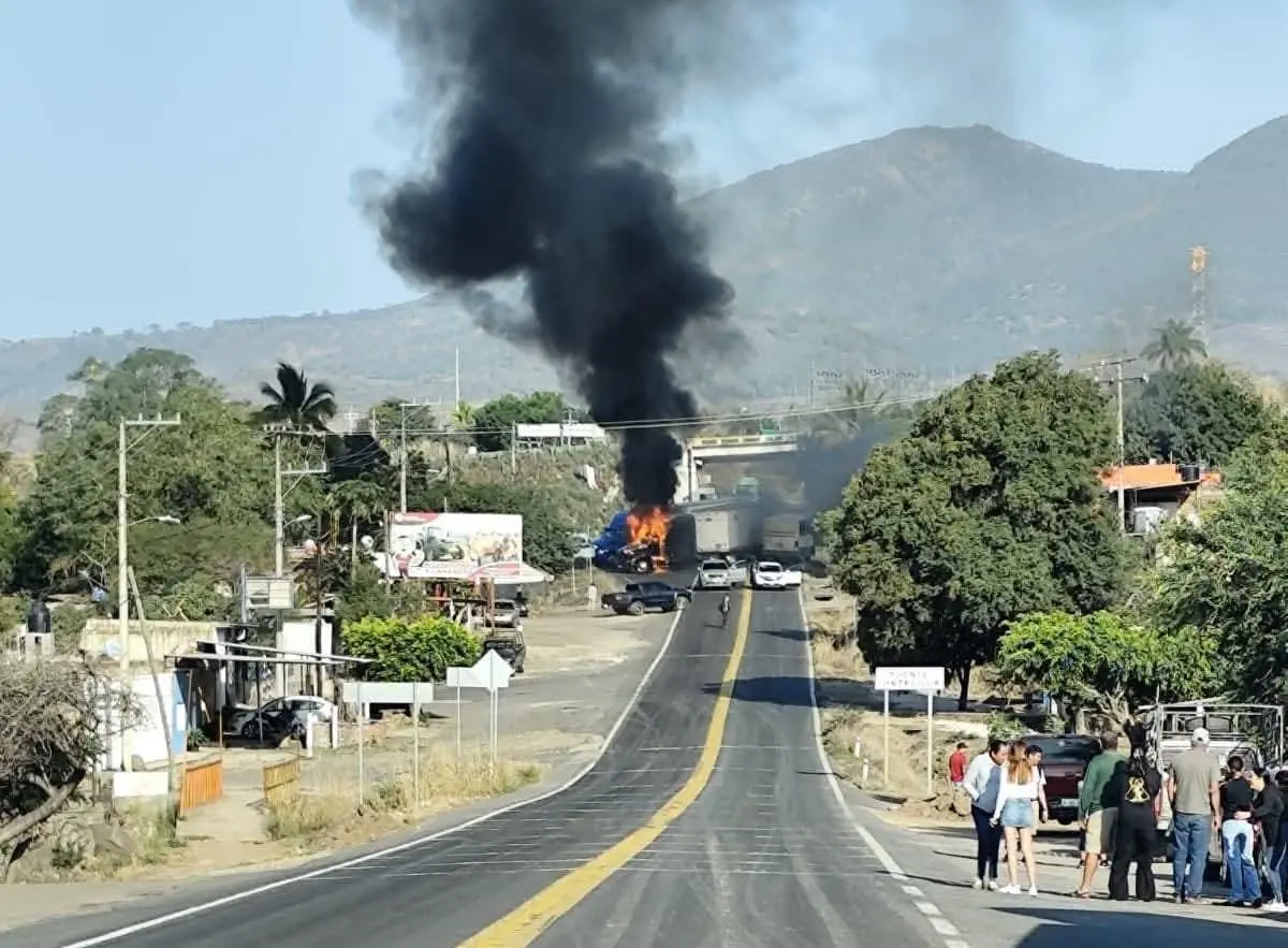 Nayarit bajo código rojo: análisis del impacto y respuesta ante el bloqueo en la carretera federal 200