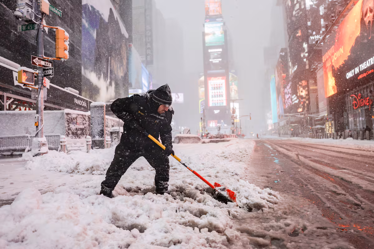 Noreste de Estados Unidos: la nevada más intensa en una década paraliza la región