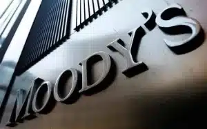 Restricciones de crédito en la infraestructura digital de América Latina 1 perspectiva negativa moodys sistema bancario mexicano 2026