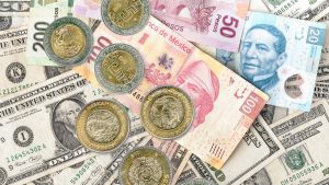 Volatilidad del peso mexicano: El tipo de cambio acecha la barrera de las 18 unidades 1 peso mexicano apreciacion 1721 debilidad dolar febrero 2026