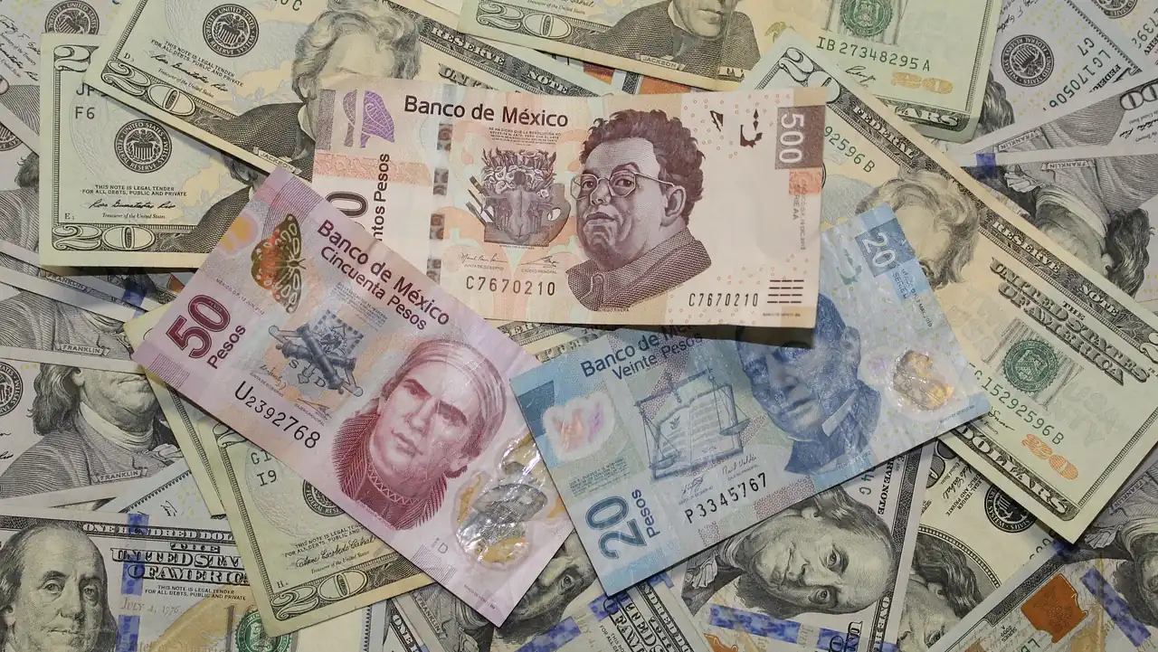 Récord en la BMV y el peso mexicano, impulsados por un dólar débil