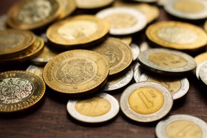 El petróleo a 100 dólares sacude los mercados y presiona al peso mexicano 2 peso mexicano estabilidad aranceles trump