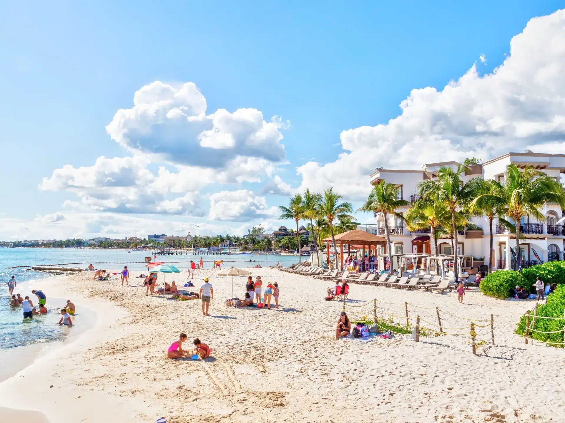 Playa del Carmen: Clima óptimo y seguridad avanzada para el 25 de febrero