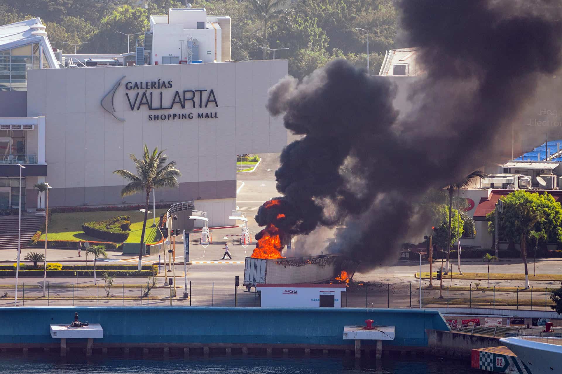 Puerto Vallarta: Fondo de emergencia blinda comercios tras el 'Domingo Negro'