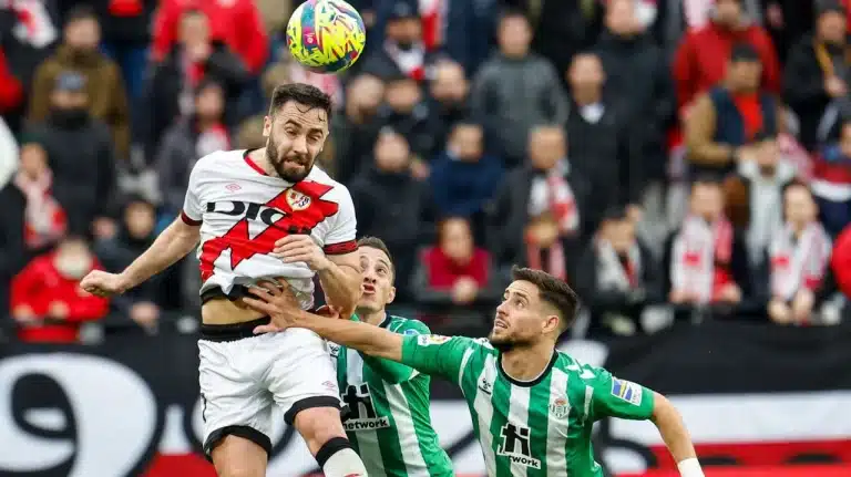 Dónde ver al Betis vs Rayo que lucha por sobrevivir