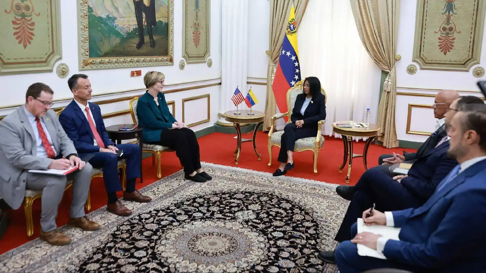 Reunión clave en Miraflores: Delcy Rodríguez y Laura Dogu reabren canal con EE. UU.